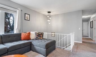 225 Vistaoak Ct, Ballwin, MO 63021