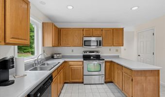 240 Sandown Rd, Chester, NH 03036