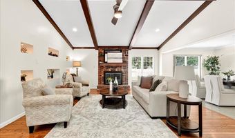 701 Kehrs Mill Rd, Ballwin, MO 63011