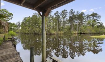10091 River Dr, Bay St. Louis, MS 39520