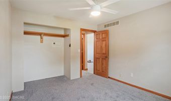 2325 E 40th Ct, Des Moines, IA 50317