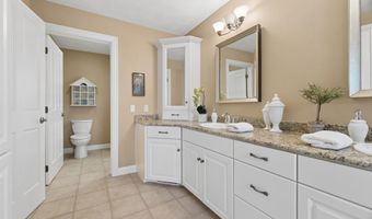 208 E APPLE CREEK Rd, Appleton, WI 54913