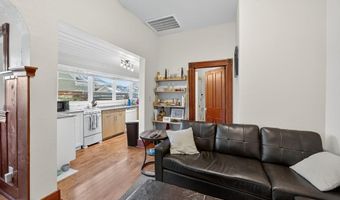 237 B St, Ashland, OR 97520