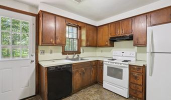 10 New Light Dr, Danbury, CT 06810