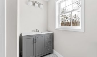 72 Wilbur Rd, Lincoln, RI 02865