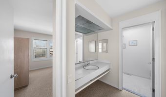 45 W 19th St, Avalon, NJ 08202
