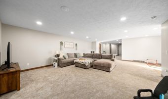 1012 S Nicholas Ave, Brandon, SD 57005