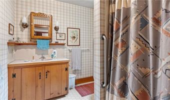 12 Lampercock Ln, Lincoln, RI 02865