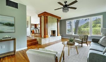 4 Buckingham St, Barrington, RI 02806