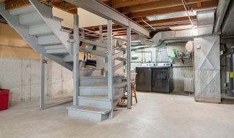 11 E Appletree Ln, Arlington Heights, IL 60004