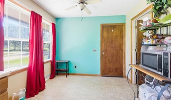 4 Skyline Dr, Adrian, MO 64720