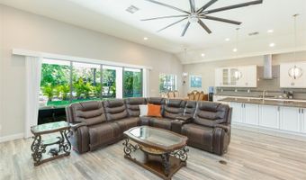 6331 VOYAGERS Pl, Apollo Beach, FL 33572