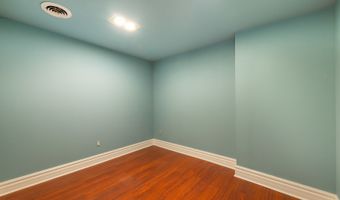302 S Main St, Algonquin, IL 60102