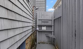 29 Bacheller St, Newport, RI 02840