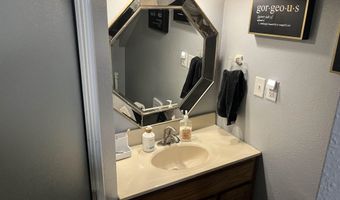 350 S 6th St, Akron, IA 51001