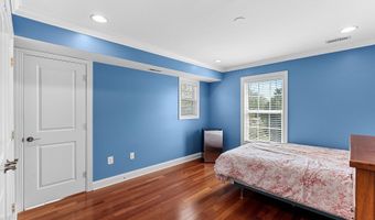 6932 ALPINE Dr, Annandale, VA 22003