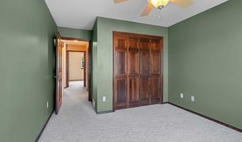 923 W WINDTREE Dr, Appleton, WI 54914