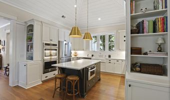 2 Tomlow Trce, Beaufort, SC 29906