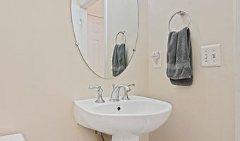 20385 BELMONT PARK Ter 103, Ashburn, VA 20147