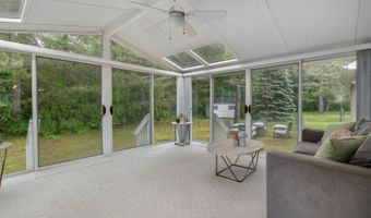 3 Oaks Ct, Albany, NY 12203