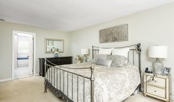 78 Deer Run Dr, Colchester, CT 06415