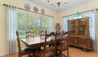 210 Henley Pl, Bay St. Louis, MS 39520