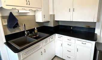 1204 S 2nd St, Aberdeen, SD 57401