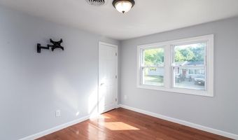 136 Davis Ave, Cranston, RI 02910