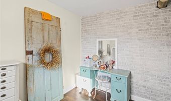 9862 Glenmont Dr, Affton, MO 63123