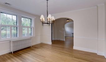 4706 32ND St N, Arlington, VA 22207