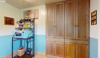 1239 IRIS St, Brookings, OR 97415