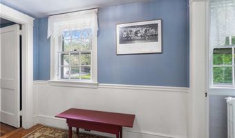 281 Green End Ave, Middletown, RI 02842