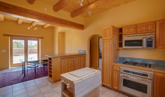 135 Los Rios Rd, Arroyo Hondo, NM 87513