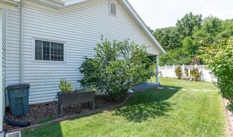 765 Spring Hill Farm Dr, Ballwin, MO 63021