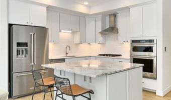 635 SLATERS Ln G-01, Alexandria, VA 22314