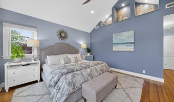 42 Windsor St, Jamestown, RI 02835
