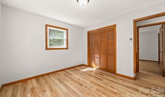 33 Baker Dr, Asheville, NC 28806