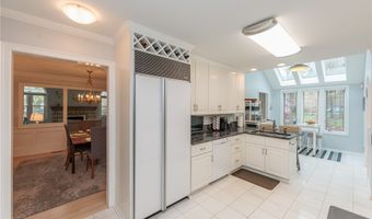 117 Royal Oak Dr, Aurora, OH 44202