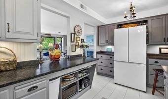 23 Harbour Vlg A, Branford, CT 06405