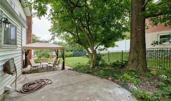 1302 Wyncrest Dr, Ballwin, MO 63011