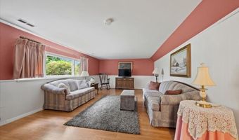 29 E MAPLE Ave, Bellmawr, NJ 08031