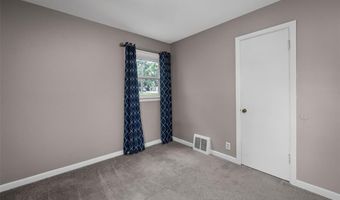 243 Dennison Dr, Ballwin, MO 63021