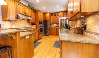 1728 Golden Dr SW, Alexandria, MN 56308