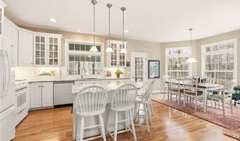 815 Centerville Trl, Aurora, OH 44202