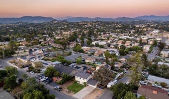 435 W Hawthorne St, Fallbrook, CA 92028