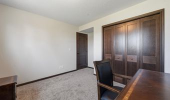 814 Curt Felt Dr, Alexandria, MN 56308