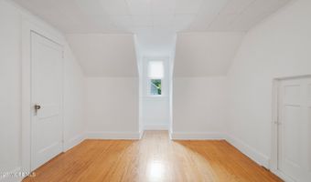 125 Eighth St, Belford, NJ 07718