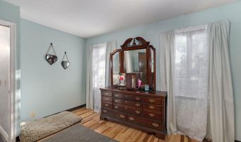 1626 Porter Ave, Aurora, MO 65605