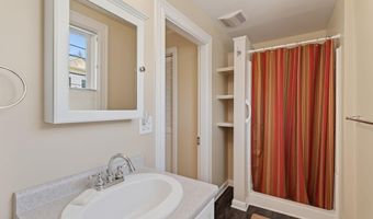 997 Washington St, Bath, ME 04530