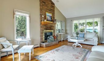 129 Seaside Dr, Jamestown, RI 02835